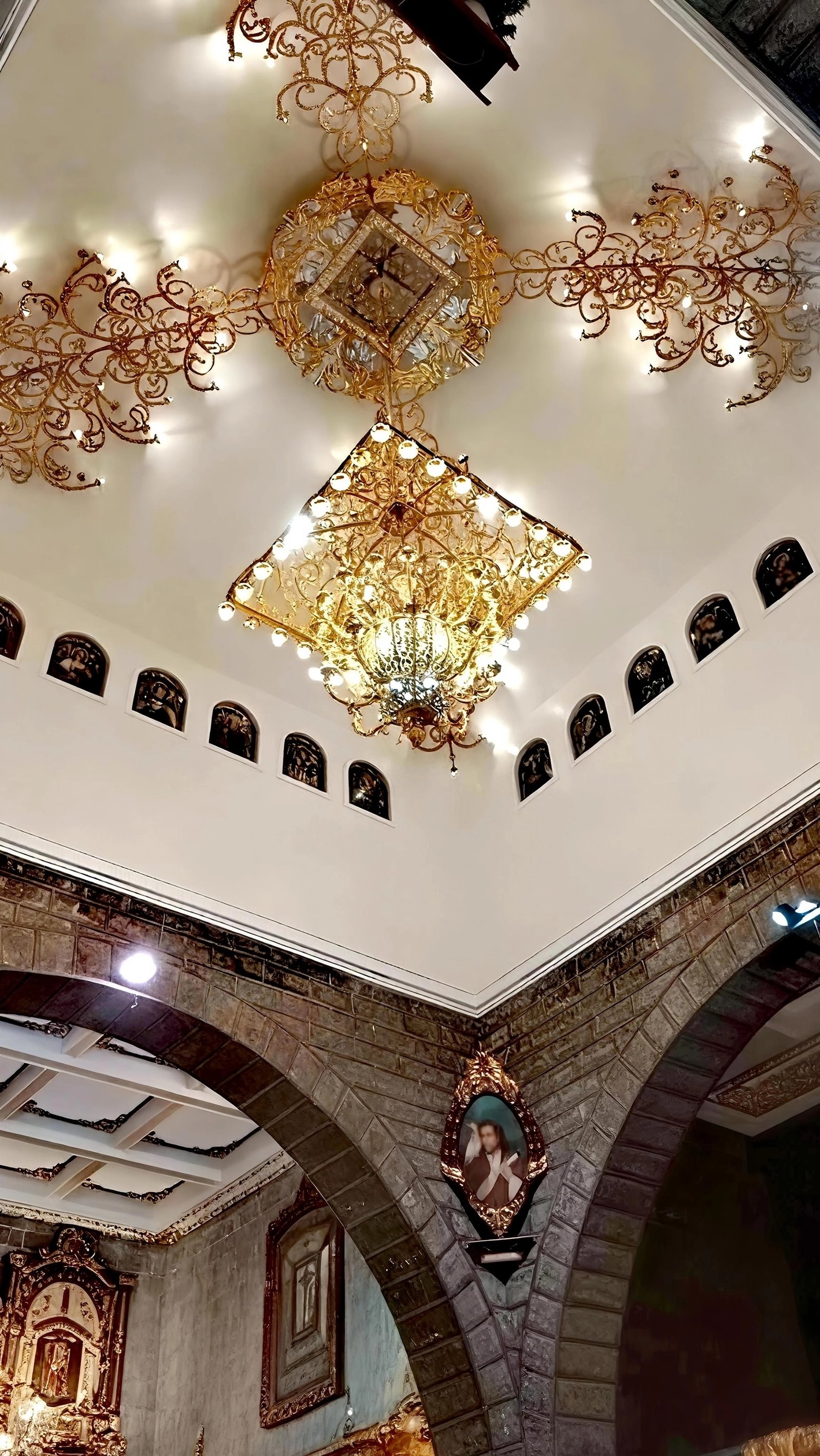 Modern chandelier lighting fixture